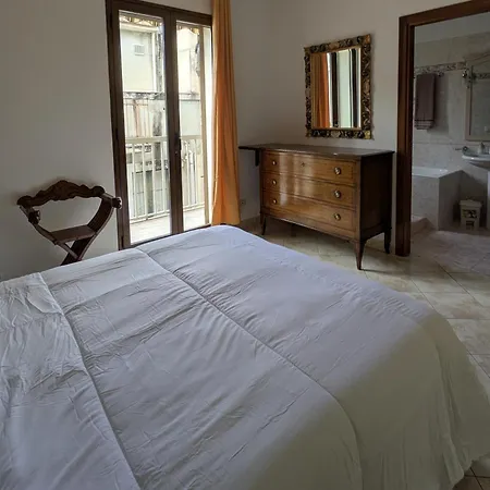 Casa - Con Garage Privato Nyaraló