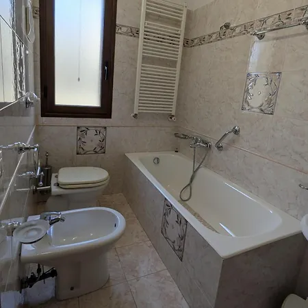 Casa - Con Garage Privato *